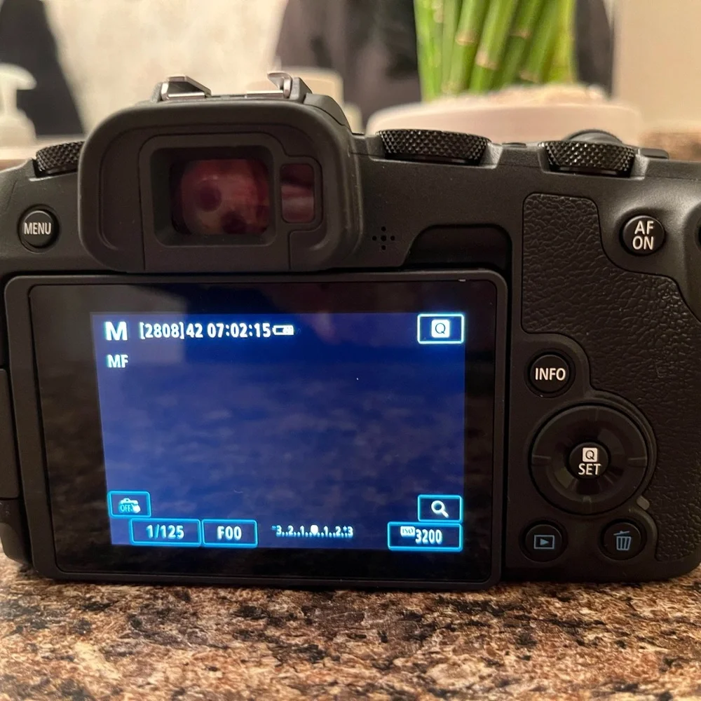 Canon EoS RP BODY ONLY